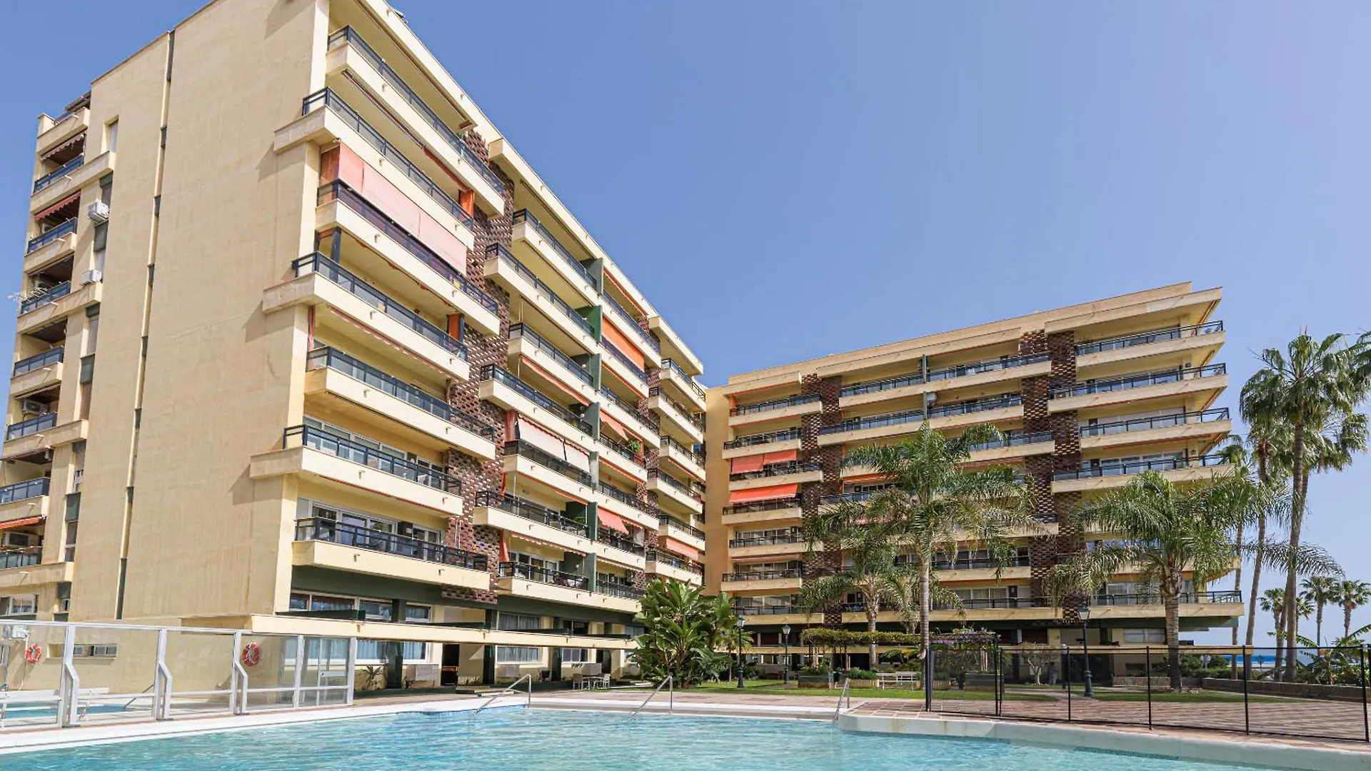 Amazing Carihuela View & Parking Apartment Torremolinos