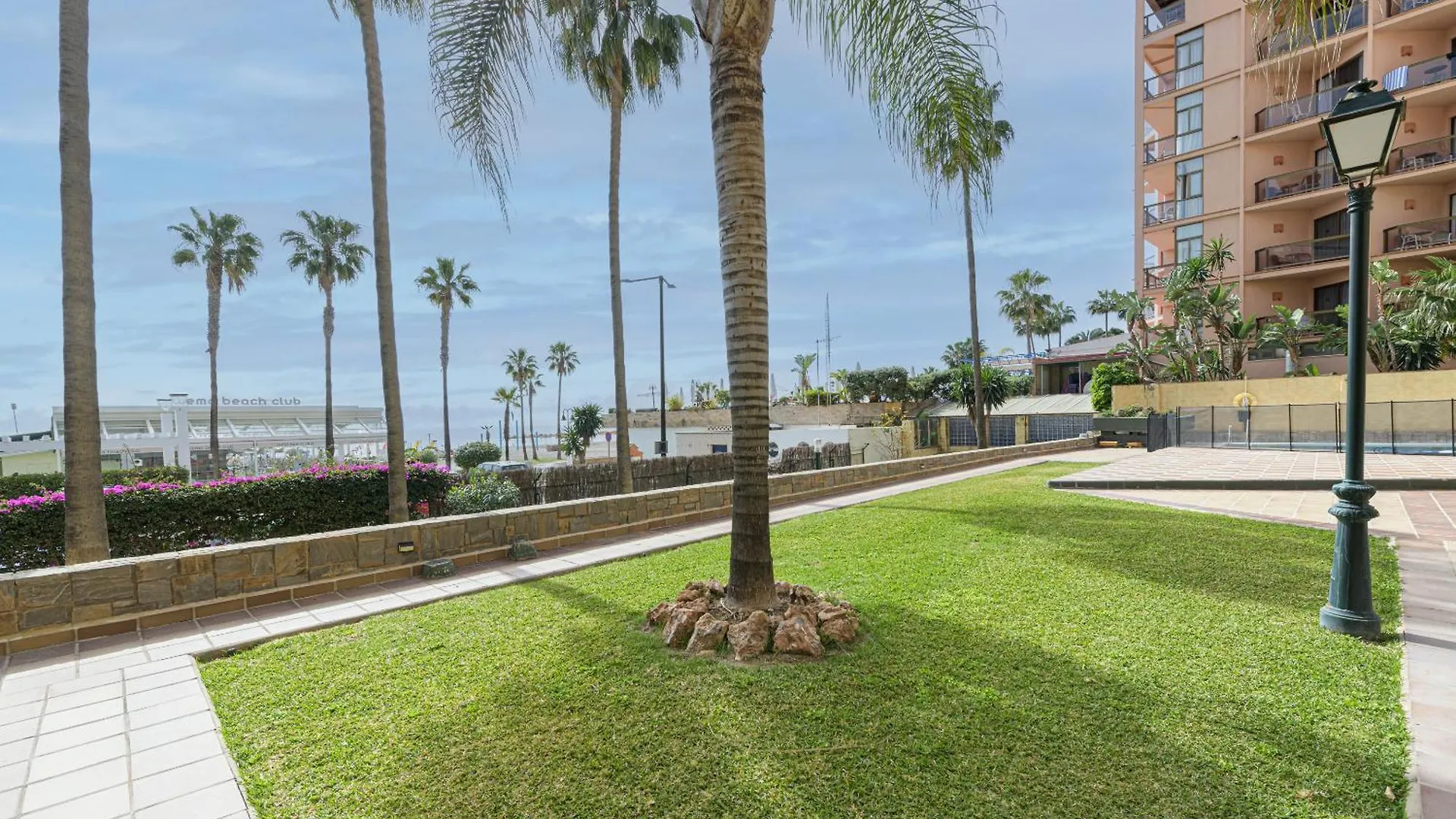 Amazing Carihuela View & Parking Apartment Torremolinos
