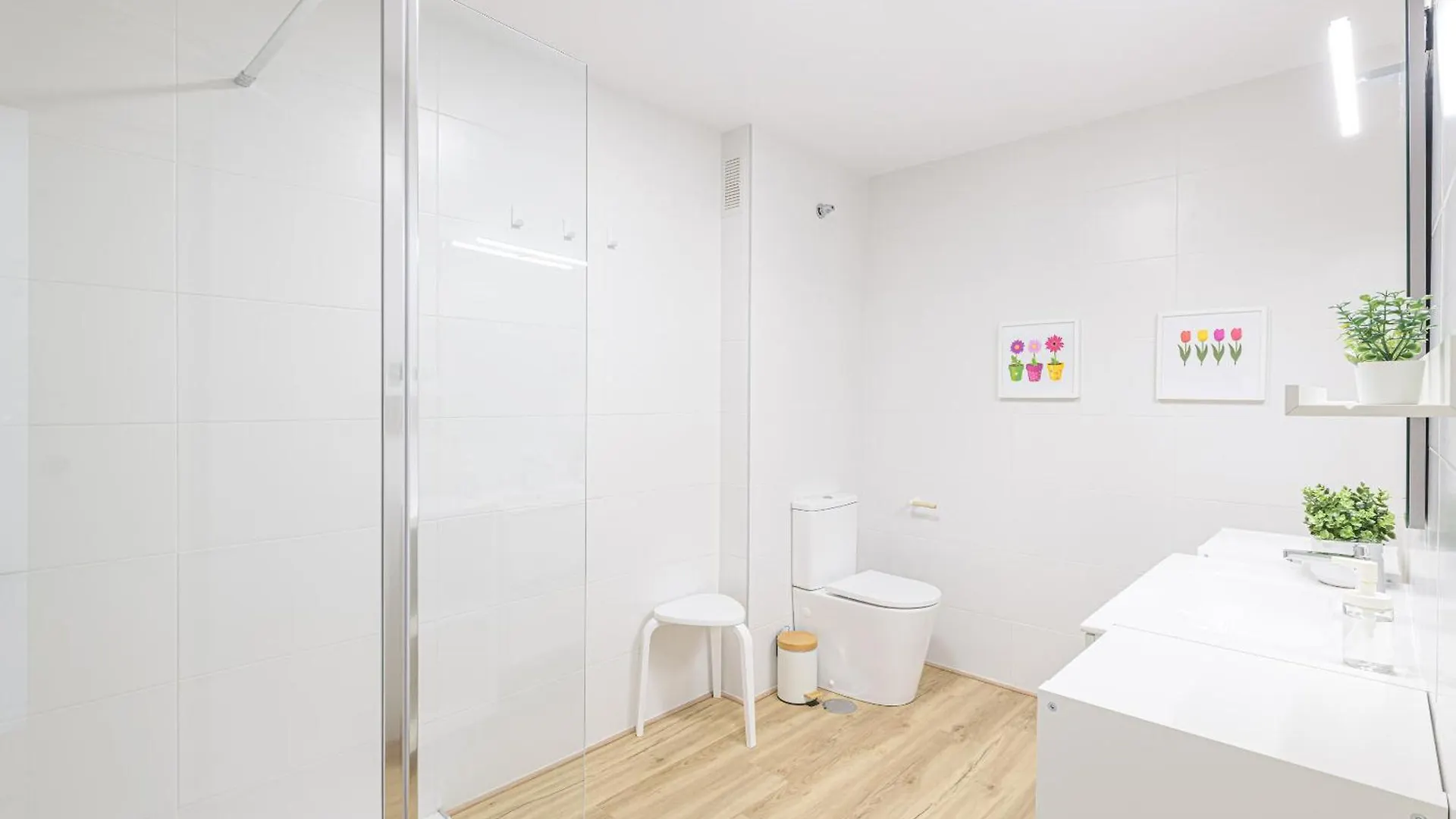 Amazing Carihuela View & Parking Apartment Torremolinos