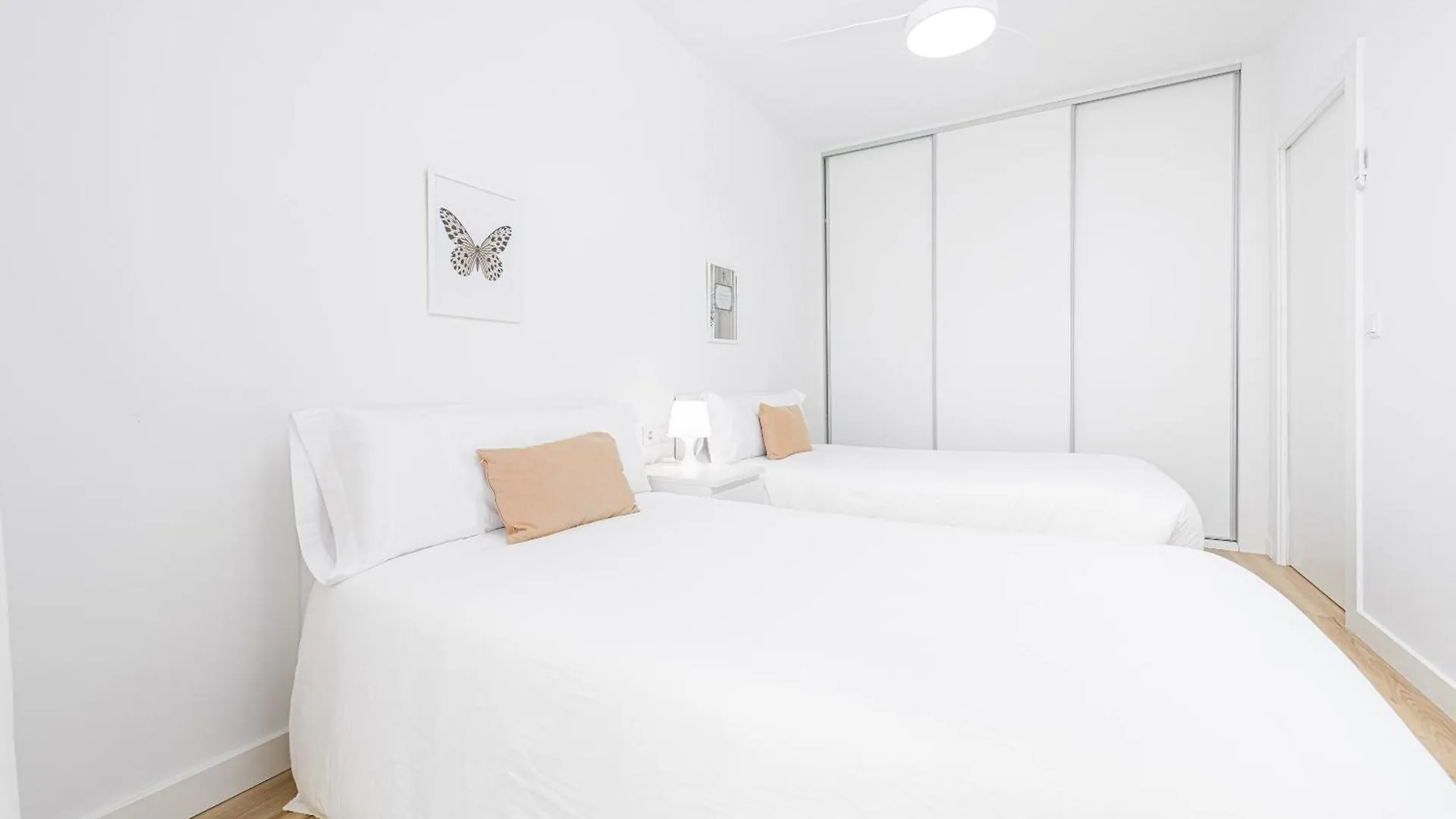 Amazing Carihuela View & Parking Apartment Torremolinos