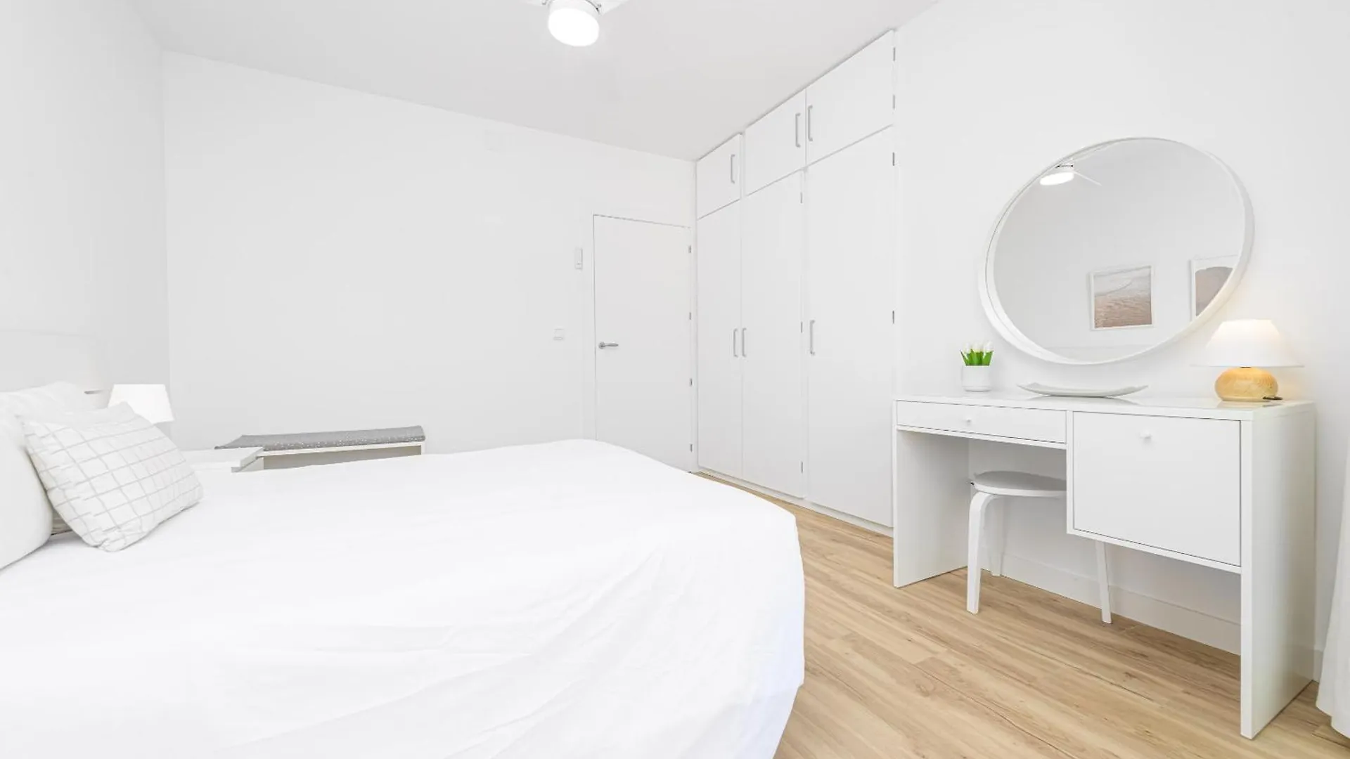 Amazing Carihuela View & Parking Apartment Torremolinos