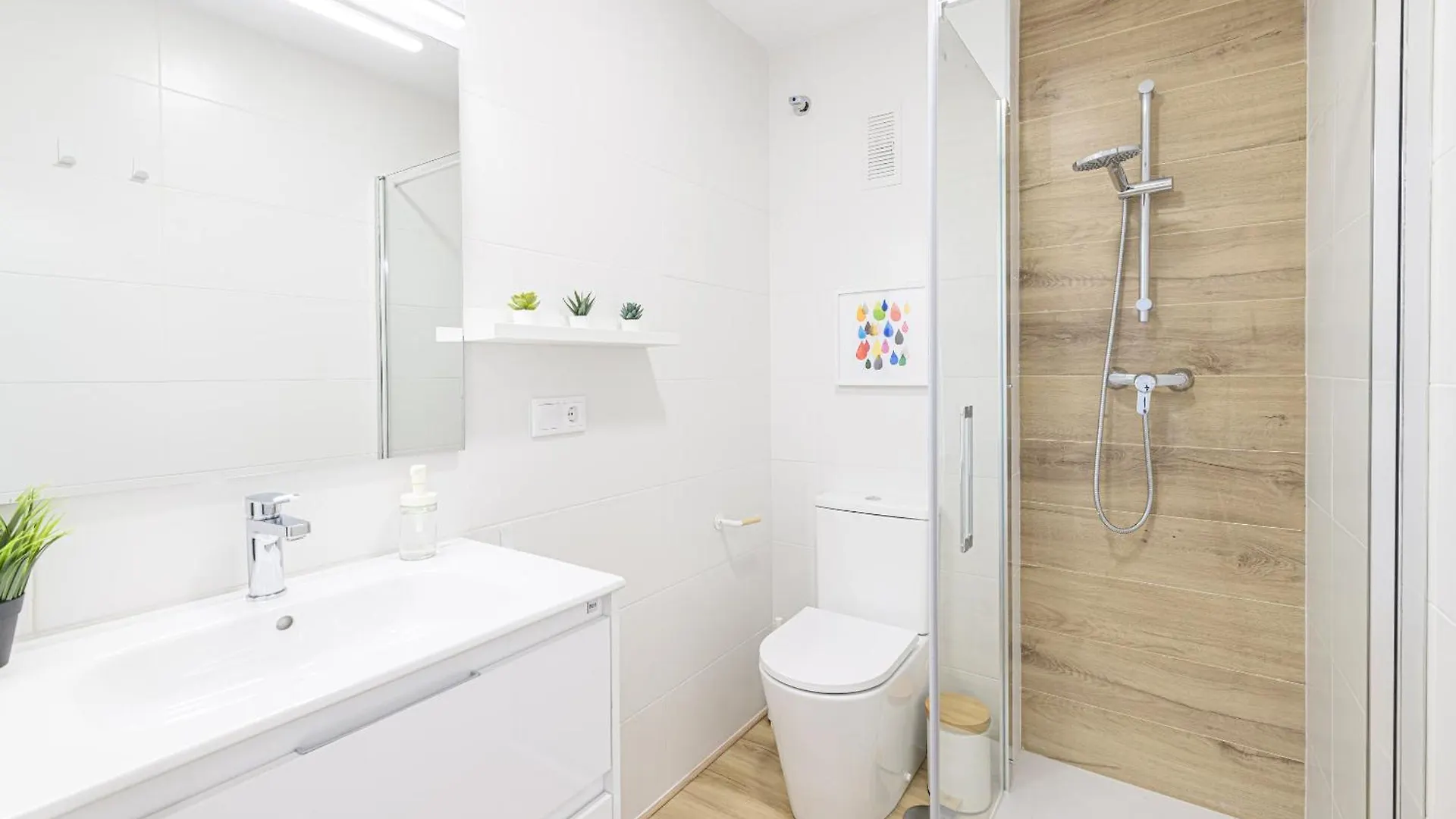 Amazing Carihuela View & Parking Apartment Torremolinos