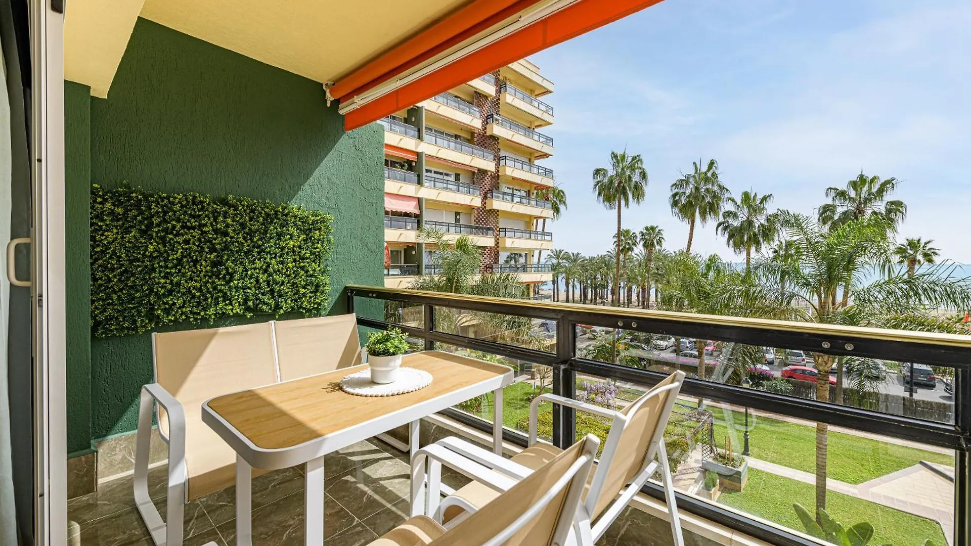 Amazing Carihuela View & Parking Apartment Torremolinos