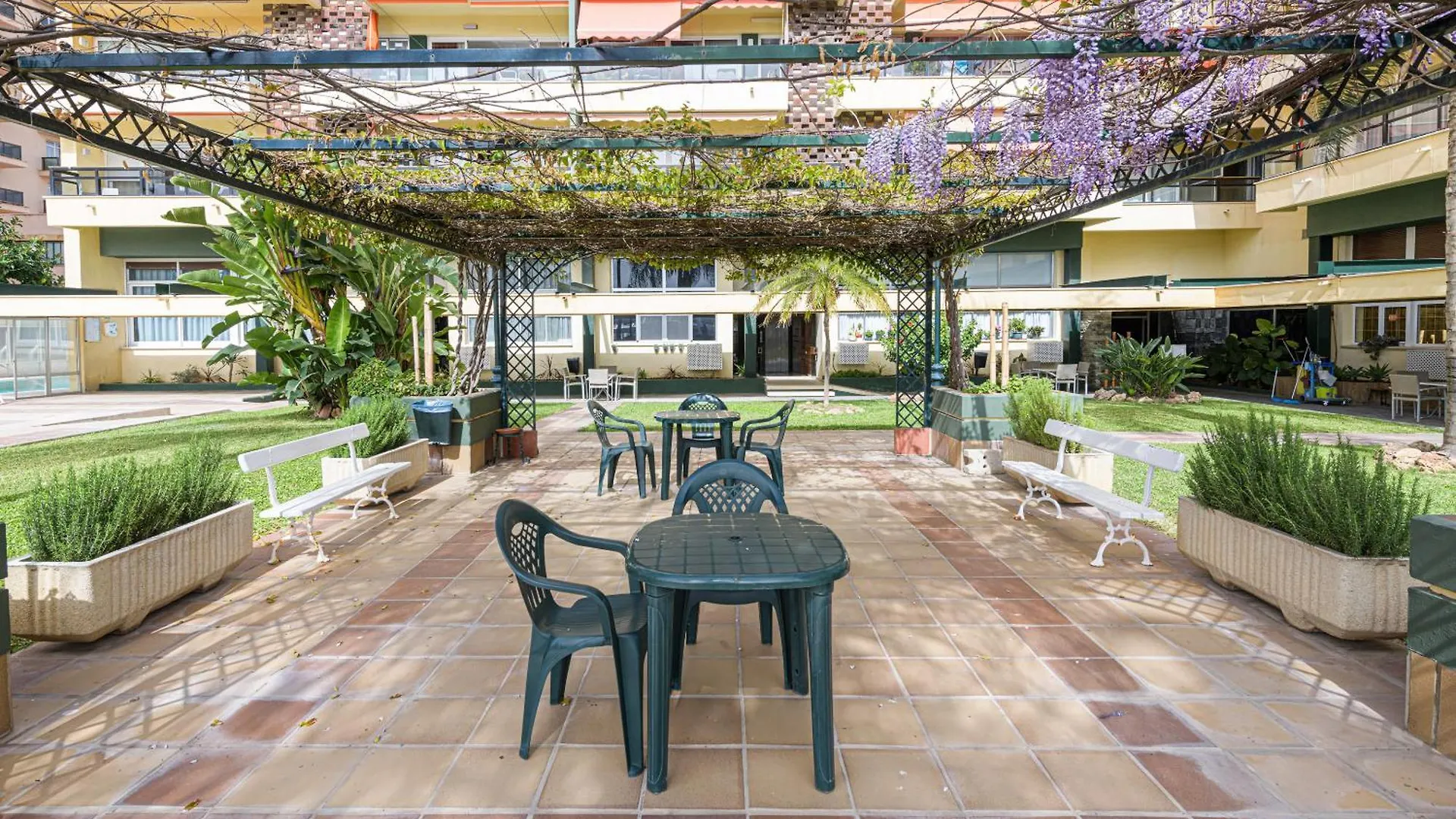 Amazing Carihuela View & Parking Apartment Torremolinos