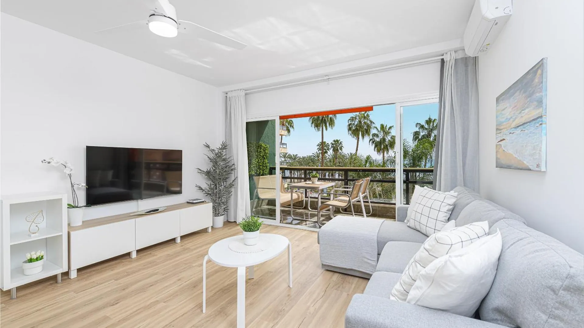 Amazing Carihuela View & Parking Apartment Torremolinos