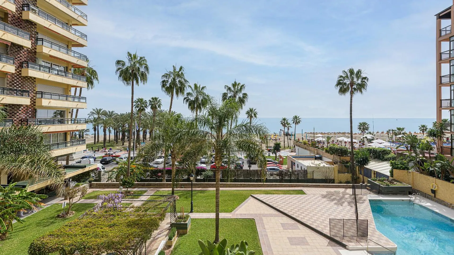 Amazing Carihuela View & Parking Apartment Torremolinos